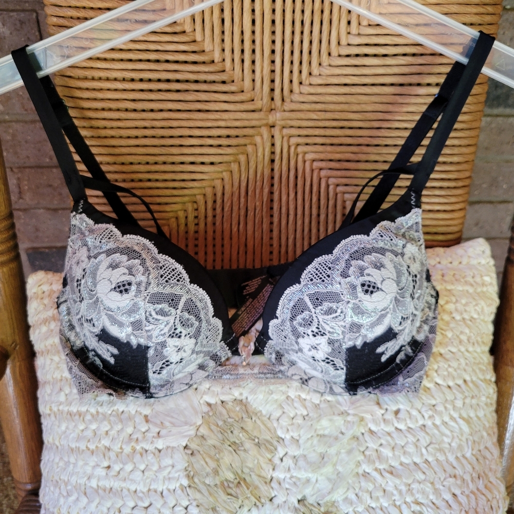 Victoria's Secret metallic, floral. Lace, cage bra, size 32B
